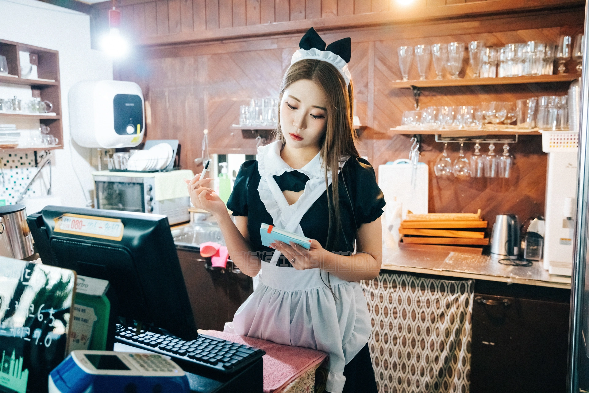 080.[Loozy] Bomi (보미) – Maid cafe 2